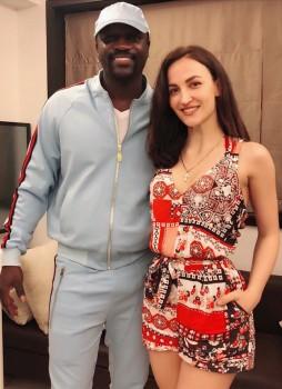 Bollywood film actress Elli AvrRam met internationally renowned singer Akon and says life is full of surprises. Elli on Monday tweeted a photograph of herself with Akon, who has sung numbers like 