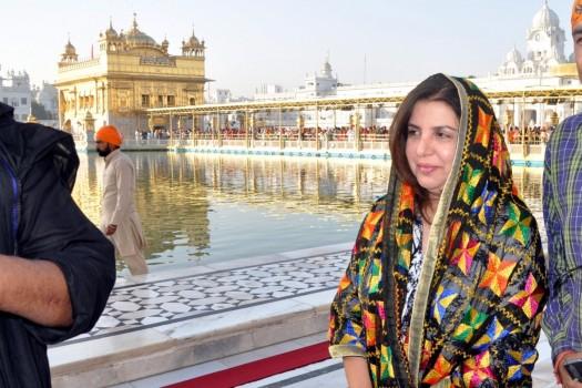 Bollywood director-choreographer Farah Khan visited Golden Temple in Amritsar on Tuesday (April 24, 2018). Farah took to both Twitter and Instagram to share pics about the visit.