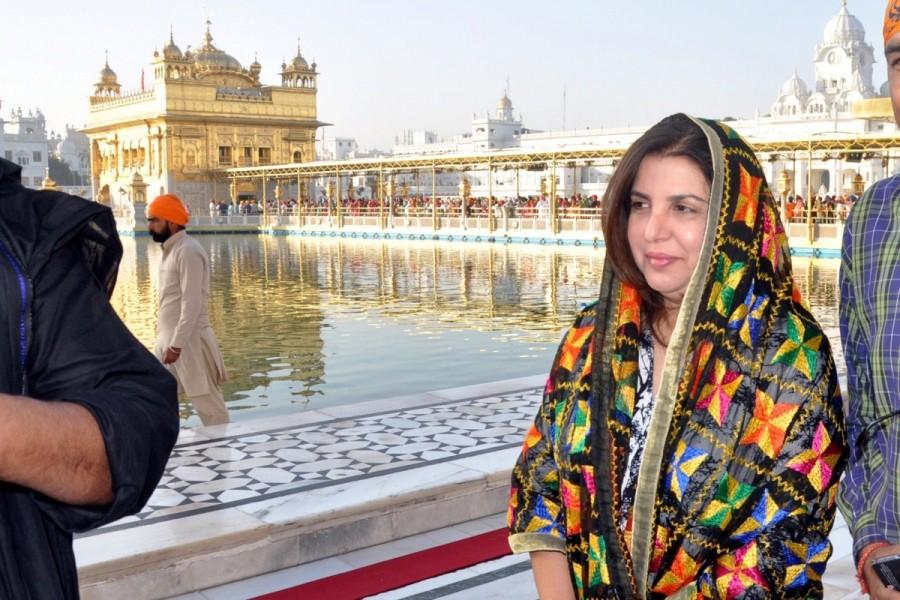 Bollywood director-choreographer Farah Khan visited Golden Temple in Amritsar on Tuesday (April 24, 2018). Farah took to both Twitter and Instagram to share pics about the visit. Farah Khan,director Farah Khan,Farah Khan at Golden Temple,Farah Khan visits Golden temple,Farah Khan pics,Farah Khan images