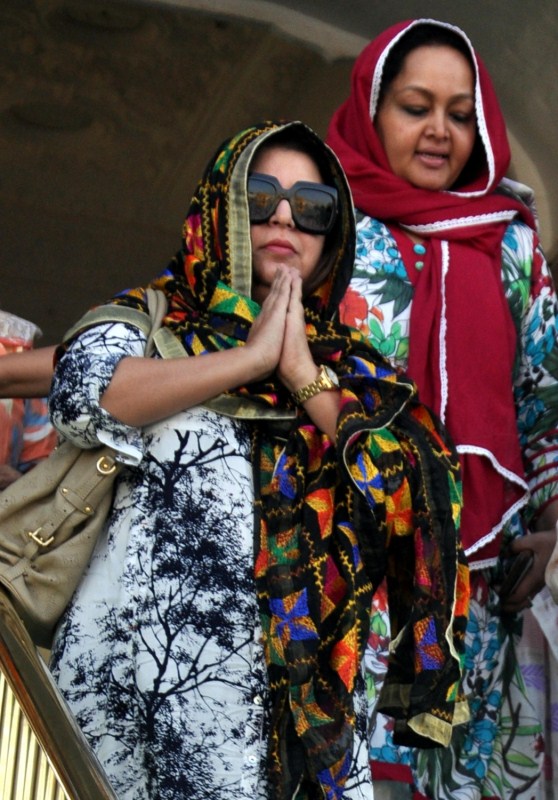 Farah made her debut in 2004 with 'Main Hoon Na' as a director, starring Shah Rukh Khan in the lead role. Farah Khan,director Farah Khan,Farah Khan at Golden Temple,Farah Khan visits Golden temple,Farah Khan pics,Farah Khan images
