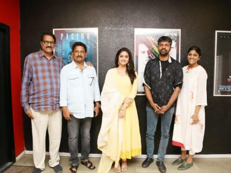 Tamil movie Nadigaiyar Thilagam press meet held today in Chennai. South Indian actress Keerthy Suresh, Producer C Ashwini Dutt, Dialogue writer Madhan Karky, Trident Arts Ravindran and others graced the event. Actor Dulquer Salmaan plays veteran star Gemini Ganesan in the Telugu-Tamil bilingual biopic 