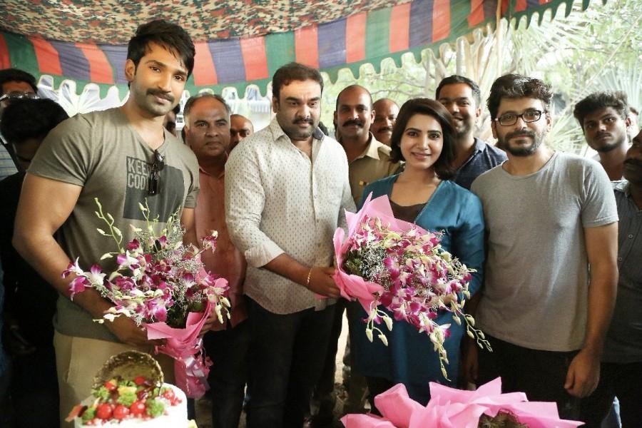 Actress Samantha Ruth Prabhu celebrates her birthday with Aadhi and U Turn team cast members. Samantha Akkineni,Samantha,Samantha birthday,Samantha birthday celebration,Samantha birthday celebration pics,Samantha birthday celebration images,U Turn