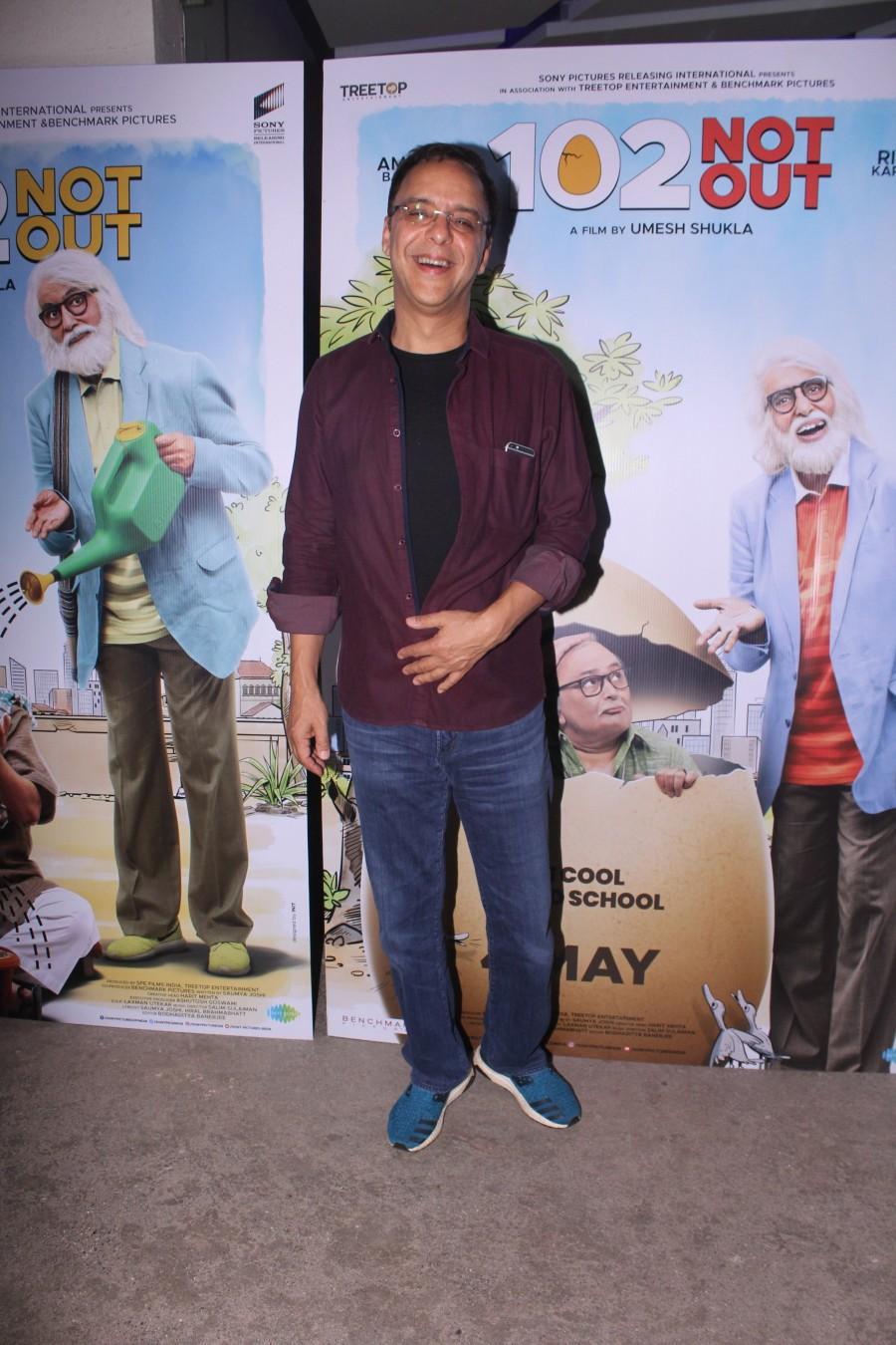 Vidhu Vinod Chopra poses for photographers on his arrival at 102 Not Out special screening in Mumbai. Amitabh Bachchan and Rishi Kapoor,Amitabh Bachchan,Rishi Kapoor,Abhishek Bachchan,Aishwarya Rai,Ranbir Kapoor,Taapsee Pannu,102 Not Out,102 Not Out special screening,102 Not Out special screening pics,102 Not Out special screening images,102 Not Out pics