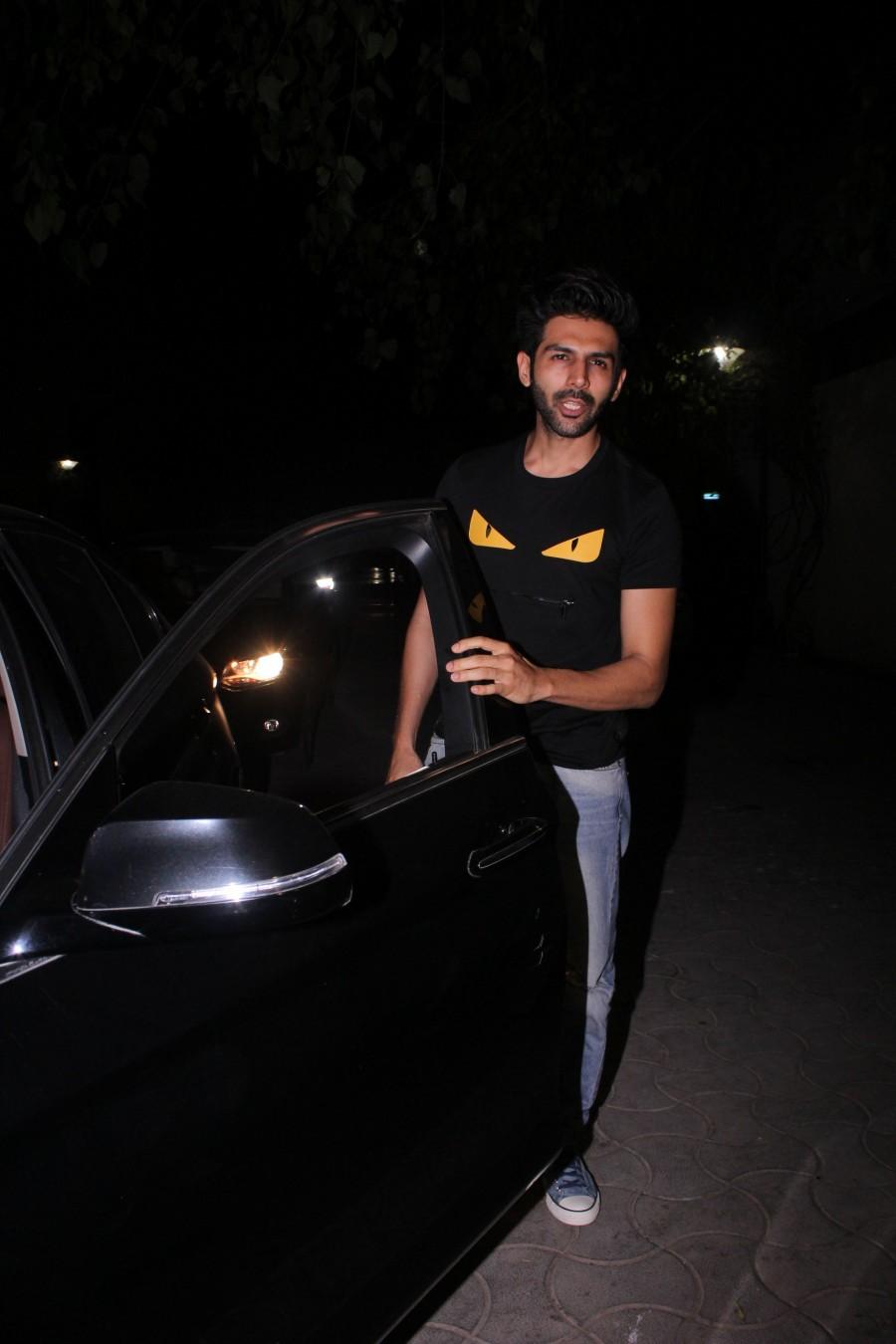 Kartik Aaryan waves to the photographers on his arrival at 102 Not Out special screening in Mumbai. Amitabh Bachchan and Rishi Kapoor,Amitabh Bachchan,Rishi Kapoor,Abhishek Bachchan,Aishwarya Rai,Ranbir Kapoor,Taapsee Pannu,102 Not Out,102 Not Out special screening,102 Not Out special screening pics,102 Not Out special screening images,102 Not Out pics