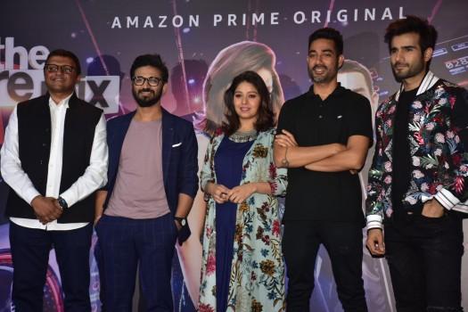 Ahead of announcing the winners, here's the sneak-peek into the finale episode of  The Remix. India's first ever digital reality show comes to and ends with its 10th episode streaming on 4th May 2018. Amit Trivedi who is one of the judges on the show recreated the magic of his all-time chartbuster song London Thumakda at the finale and entertained the audience. 'The Remix' has been churning out the musical talents of the contestants through various challenges proving to be a musical extravaganza with every episode.