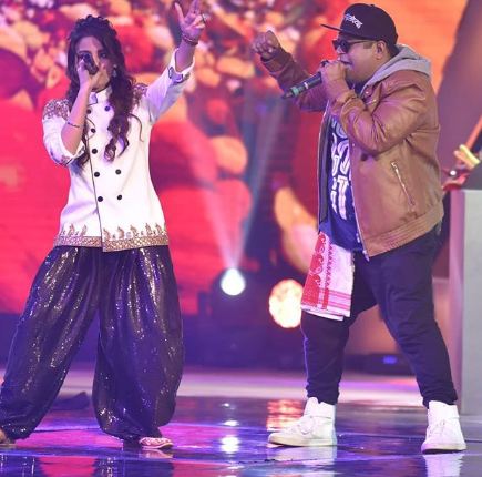 Judged by renowned singer Sunidhi Chauhan, celebrated music director Amit Trivedi and audience's favourite DJ Nucleya, 'Remix' is a popular concept across the globe which is brought to India for the first time. Hosted by renowned TV Actor Karan Tacker, 'The Remix' will is a 10 episodic show contesting 10 teams each comprising a Singer and Music Producer. The contestants create their own unique sound of music and compete against each other. Rashmeet Kaur and Su Real,Rashmeet Kaur,Su Real,The Remix,The Remix winner,The Remix digitally reality show,The Remix reality show