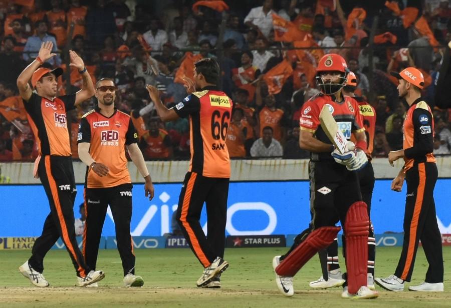 Brief Scores: Sunrisers Hyderabad: 146 (Kane Williamson 56, Shakib Al Hasan 35; Mohammed Siraj 3/25) beat Royal Challengers Bangalore 141/6 (Virat Kohli 39, Colin de Grandhomme 33, Mandeep Singh 21 not out; Shakib Al Hasan 2/36) by 5 runs. Sunrisers Hyderabad beat Royal Challengers Bangalore,SRH beats RCB,Virat Kohli,Indian Premier League,Indian Premier League 2018,IPL 2018,IPL 2018 pics,IPL 2018 images