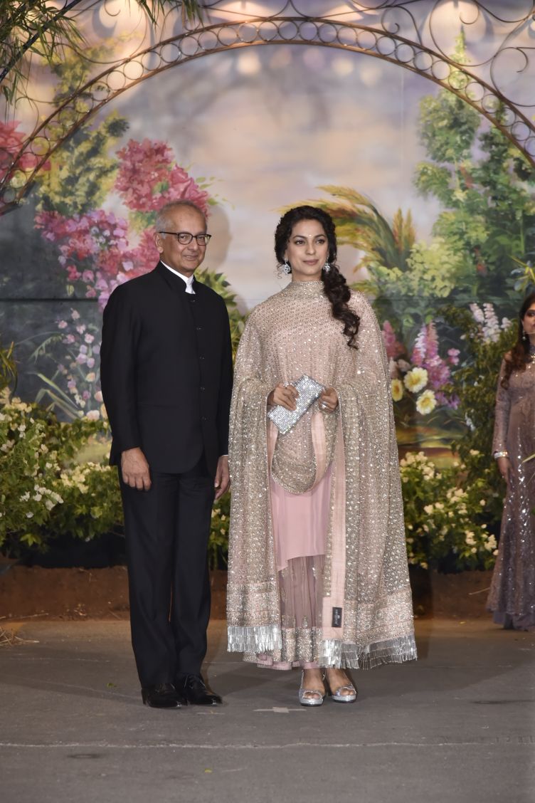 Juhi Chawla at Sonam Kapoor-Anand Ahuja's wedding reception. Sonam Kapoor,Sonam Kapoor and Anand Ahuja,Sonam Kapoor and Anand Ahuja wedding reception,Sonam Kapoor and Anand Ahuja wedding reception pics,Sonam Kapoor wedding reception,Sonam Kapoor wedding reception pics