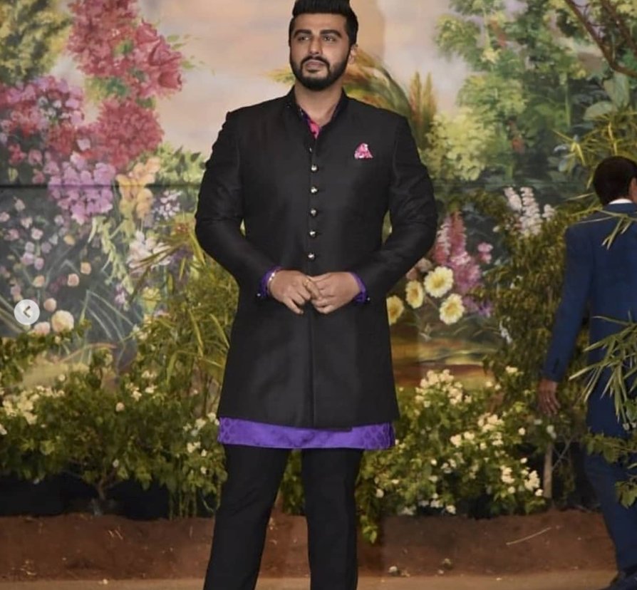 Arjun Kapoor at Sonam Kapoor-Anand Ahuja's wedding reception. Sonam Kapoor,Sonam Kapoor and Anand Ahuja,Sonam Kapoor and Anand Ahuja wedding reception,Sonam Kapoor and Anand Ahuja wedding reception pics,Sonam Kapoor wedding reception,Sonam Kapoor wedding reception pics