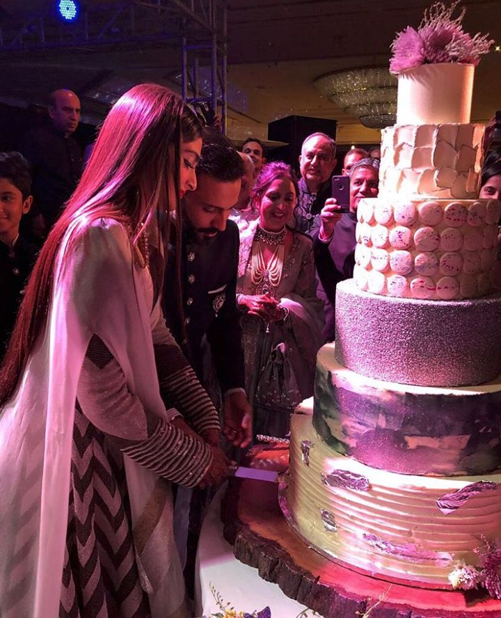 Sonam Kapoor-Anand Ahuja cut their wedding reception cake with friends and family. Sonam Kapoor,Sonam Kapoor and Anand Ahuja,Sonam Kapoor and Anand Ahuja wedding reception,Sonam Kapoor and Anand Ahuja wedding reception pics,Sonam Kapoor wedding reception,Sonam Kapoor wedding reception pics