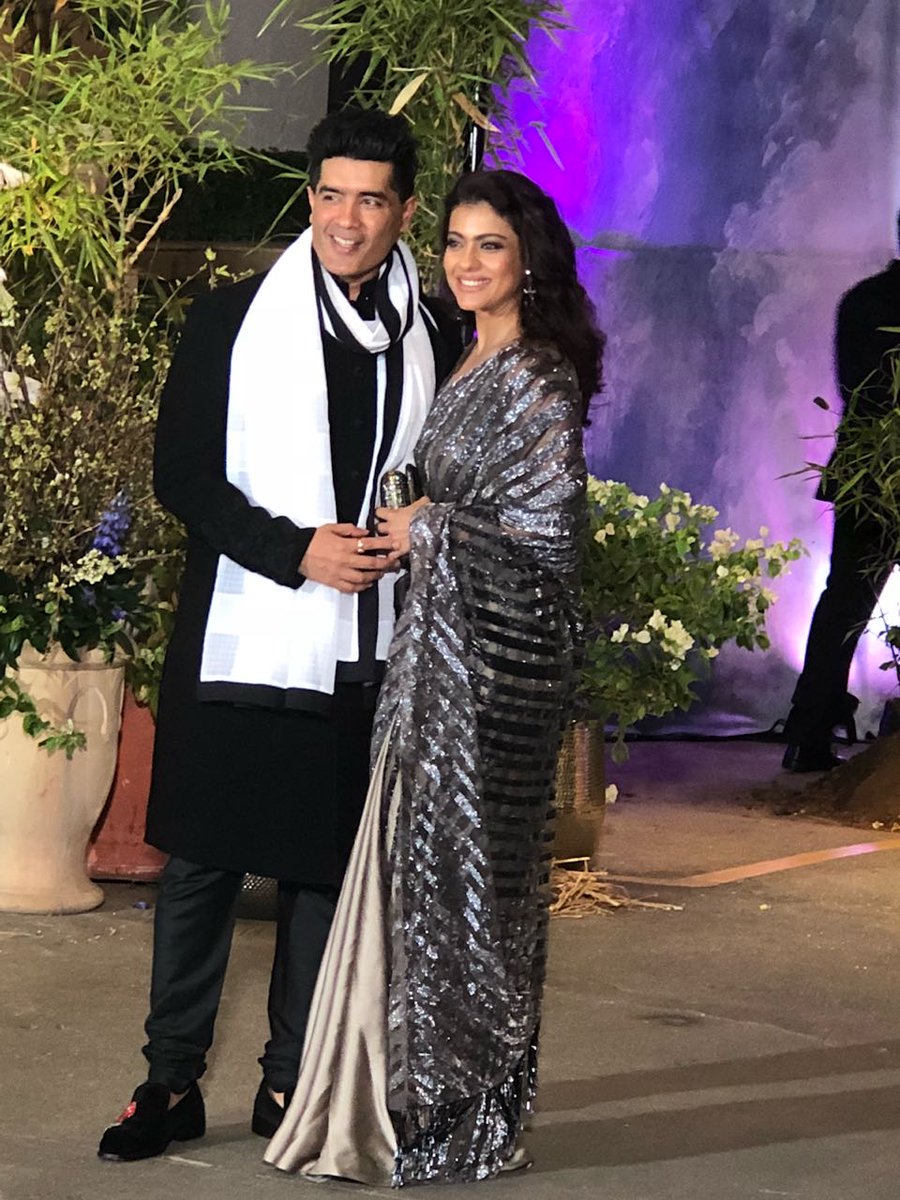 Kajol at Sonam Kapoor-Anand Ahuja's wedding reception. Sonam Kapoor,Sonam Kapoor and Anand Ahuja,Sonam Kapoor and Anand Ahuja wedding reception,Sonam Kapoor and Anand Ahuja wedding reception pics,Sonam Kapoor wedding reception,Sonam Kapoor wedding reception pics