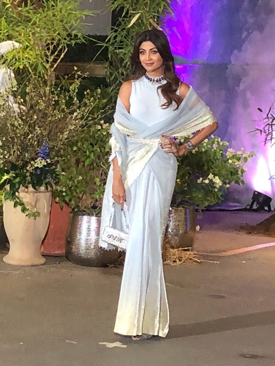 Shilpa Shetty at Sonam Kapoor-Anand Ahuja's wedding reception. Sonam Kapoor,Sonam Kapoor and Anand Ahuja,Sonam Kapoor and Anand Ahuja wedding reception,Sonam Kapoor and Anand Ahuja wedding reception pics,Sonam Kapoor wedding reception,Sonam Kapoor wedding reception pics