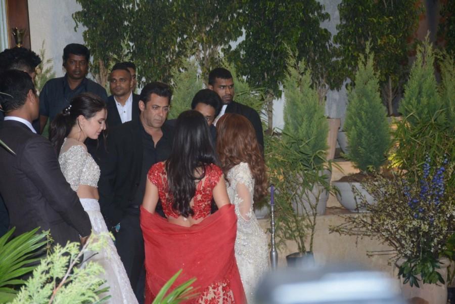 Salman Khan at Sonam Kapoor-Anand Ahuja's wedding reception. Sonam Kapoor,Sonam Kapoor and Anand Ahuja,Sonam Kapoor and Anand Ahuja wedding reception,Sonam Kapoor and Anand Ahuja wedding reception pics,Sonam Kapoor wedding reception,Sonam Kapoor wedding reception pics