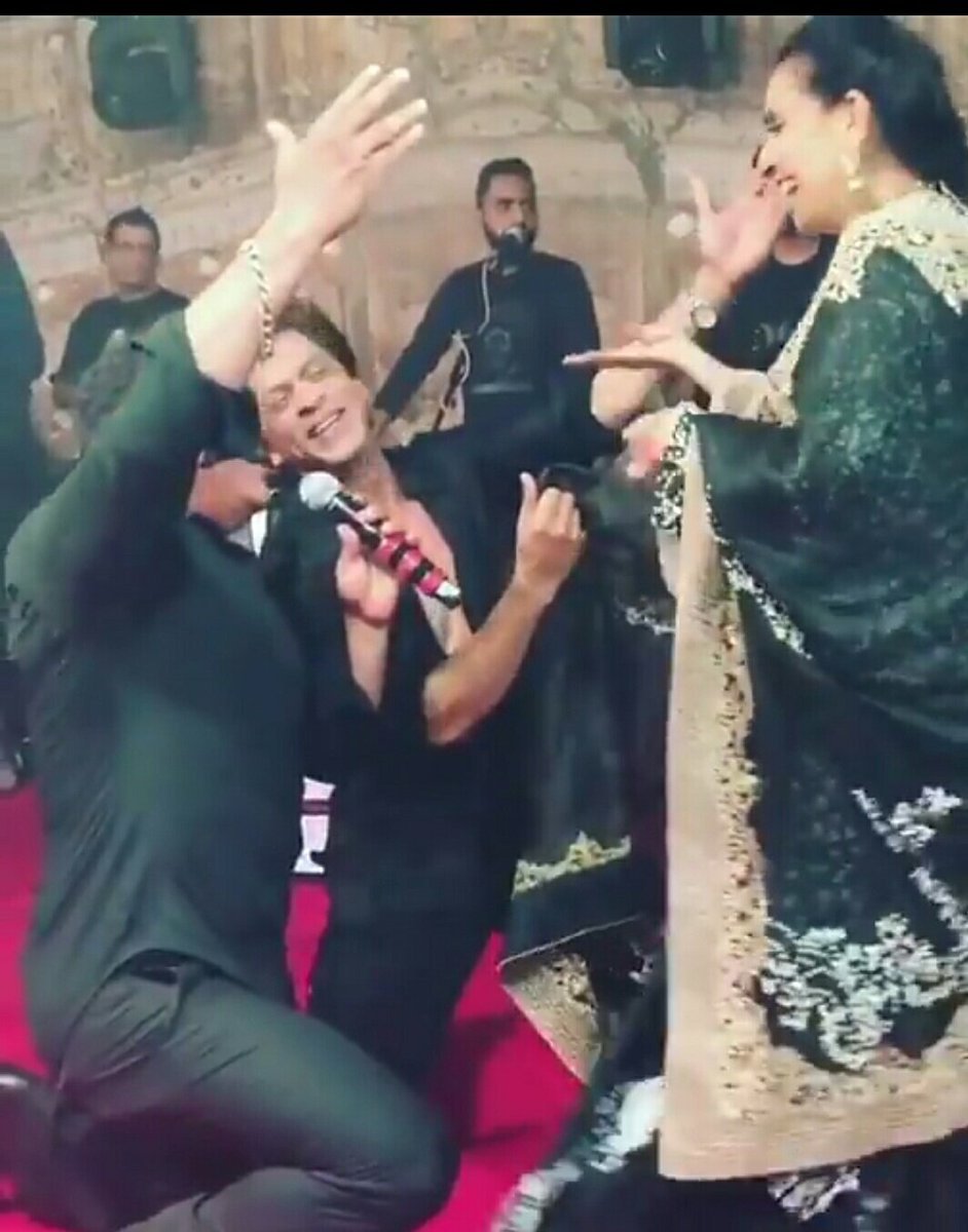 Bollywood actor Salman Khan and Shah Rukh Khan sings "Yeh bandhan to pyar ka bandhan hai song" from Karan Arjun at Sonam-Anand reception for Anil Kapoor's wife on Tuesday night. Everybody start laughing at this funny moment including Ranveer Singh and Anil Kapoor. The gala night, which went on till around 2 a.m. on Wednesday, saw Bollywood's who's who in attendance. Salman Khan and Shah Rukh Khan,Salman Khan,Shah Rukh Khan,Race 3 actor,Sonam-Anand reception,Sonam-Anand reception pics,Anil Kapoor,Karan Arjun