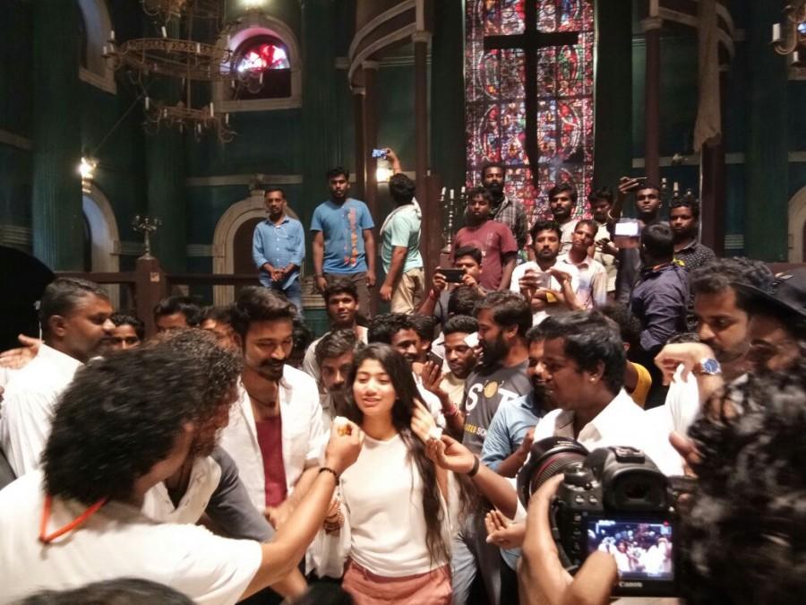 Actress Sai Pallavi celebrates her birthday with Dhanush and Maari 2 team cast members in Chennai. Sai Pallavi,Sai Pallavi birthday,Sai Pallavi birthday celebration,Sai Pallavi birthday celebration pics,Sai Pallavi birthday celebration images,Dhanush,Maari 2,Dhanush Maari 2,Sai Pallavi Maari 2