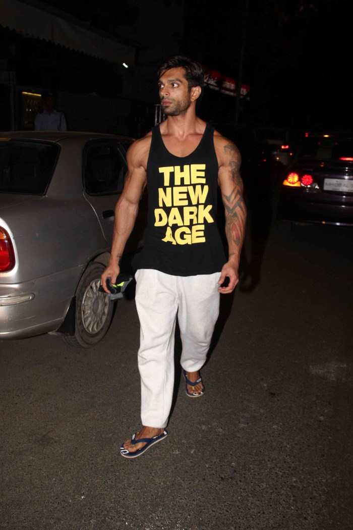 Karan Singh Grover Bipasha and Karan Singh Grover Spotted at Bandra,Bipasha Basu,actress Bipasha Basu,Bipasha Basu pics,hot Bipasha Basu,Karan Singh Grover,actor Karan Singh Grover,Bandra,Bipasha