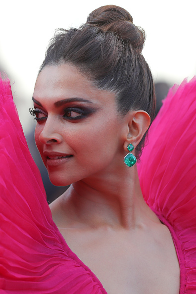 Deepika padukone best sale pink gown