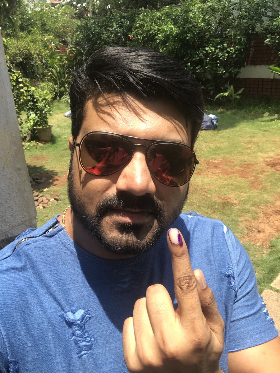 Srujan Lokesh casts their vote. Harshika Poonacha,Pranitha Subhash,Rahul Dravid,Upendra,Ramesh,Srujan Lokesh,Karnataka Assembly Election 2018,Karnataka Assembly Election,celebs votes for Karnataka Assembly Election 2018,celebs votes for Karnataka Assembly Election