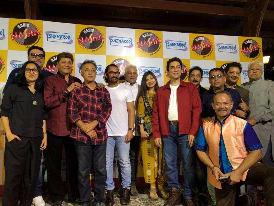 Aamir Khan, who recently completed 30 glorious years in Bollywood with Qayamat se Qayamat tak, attended a special screening of his debut film last evening. The screening of Qayamat Se Qayamat Tak was organized by a popular radio channel and was held amidst fans. Aamir Khan graced the screening by his presence along with wife Kiran Rao and the entire cast of Qayamat se Qayamat tak. Present at the screening were Aamir Khan, Kiran Rao, Reena Dutta, son Junaid, director Mansoor Khan, Dalip Tahil, Rajendranath Zutshi, singer Alka Yangik and Udit Narayan, music composers Anand-Milind. Aamir Khan,actor Aamir Khan,Qayamat se Qayamat tak,Qayamat se Qayamat tak special screening,Qayamat se Qayamat tak special screening pics,Qayamat se Qayamat tak special screening images