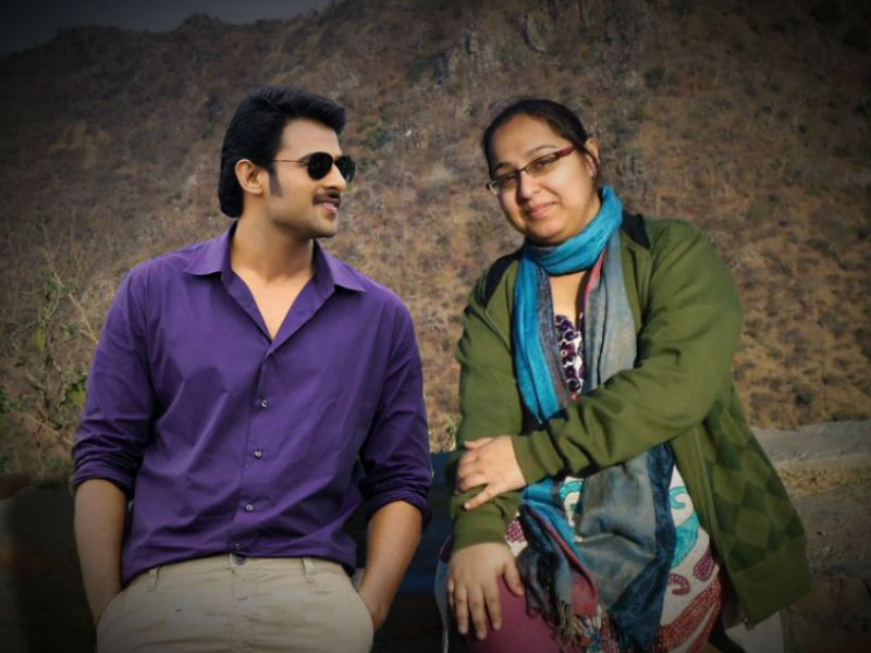 During the 2 year release period of Baahubali franchise, there has been a sharp rise in Prabhas' fandom, especially amongst women. Recently it was also reported that most numbers of selfies are clicked with Prabhas' wax statue that is installed at Madame Tussauds, Bangkok, while another event was reported where women at the crime branch of Ahmedabad celebrated a colleagues birthday cutting a birthday cake with Prabhas' pictures. Well, it seems like Prabhas' simplicity has left many women in admiration. Baahubali,Baahubali star,Baahubali Prabhas,Prabhas,Prabhas photoshop pictures,Prabhas photoshop pics,Prabhas photoshop images