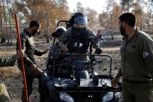 Kites fly over Gaza protests,Gaza protests,Palestinian protesters,Israeli soldiers