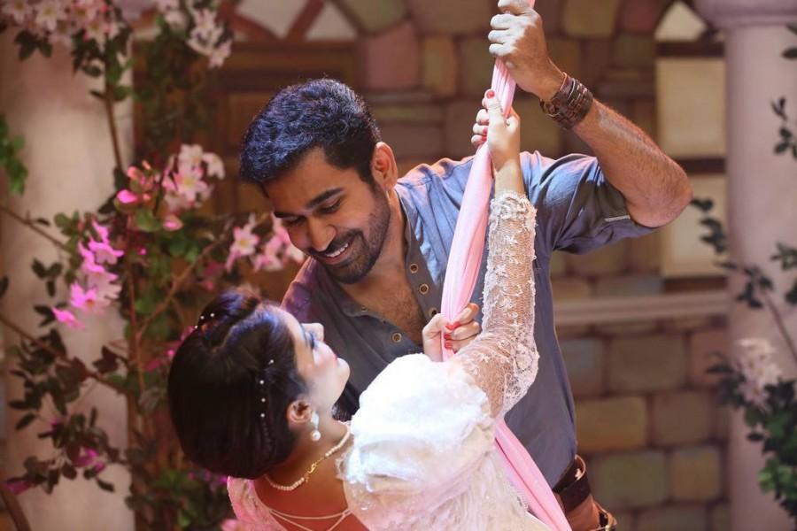 Kaasi is an upcoming Telugu language action period drama movie directed by Kiruthiga Udhayanidhi and produced by Fatima Vijay Antony under Vijay Antony Film Corporation banner. Starring Vijay Antony, Sunaina, Anjali and Amritha Aiyer in the lead role, while Rakesh Prudhvi K, Shilpa Manjunath, Vela Ramamoorthy, Galwin, RK Suresh, Nassar, Yogi Babu, Jayaprakash and Madhusudhan Rao appear in the supporting role. The film's soundtrack album and background score were composed by Vijay Antony. The film is scheduled for a worldwide release on May 18, 2018 it was dubbed into Tamil as Kaali. Vijay Antony,Sunaina,Anjali,Kaasi movie stills,Kaasi movie pics,Kaasi movie images,Kaasi movie photos,Kaasi movie review,Kaasi review,Kaasi boxoffice,Kaasi boxoffice collection