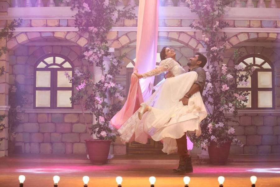 Check out latest pics of Telugu movie Kaasi. Vijay Antony,Sunaina,Anjali,Kaasi movie stills,Kaasi movie pics,Kaasi movie images,Kaasi movie photos,Kaasi movie review,Kaasi review,Kaasi boxoffice,Kaasi boxoffice collection