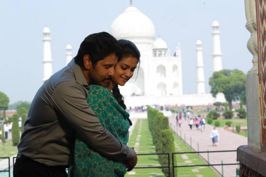 Saamy Square is an upcoming Tamil action thriller film written and directed by Hari and produced by Shibu Thameens under the Thameens films banner. Vikram,Keerthy Suresh,Bobby Simha,Saamy Square movie stills,Saamy Square,Saamy Square movie pics,Vikram Saamy Square,Saamy Square pics,Saamy Square images