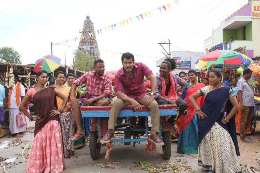 Starring Vikram in the lead role with Prabhu, Keerthy Suresh, Bobby Simha, John Vijay, Uma Riyaz Khan, Sadha, OAK Sundar and Soori in supporting roles. Vikram,Keerthy Suresh,Bobby Simha,Saamy Square movie stills,Saamy Square,Saamy Square movie pics,Vikram Saamy Square,Saamy Square pics,Saamy Square images