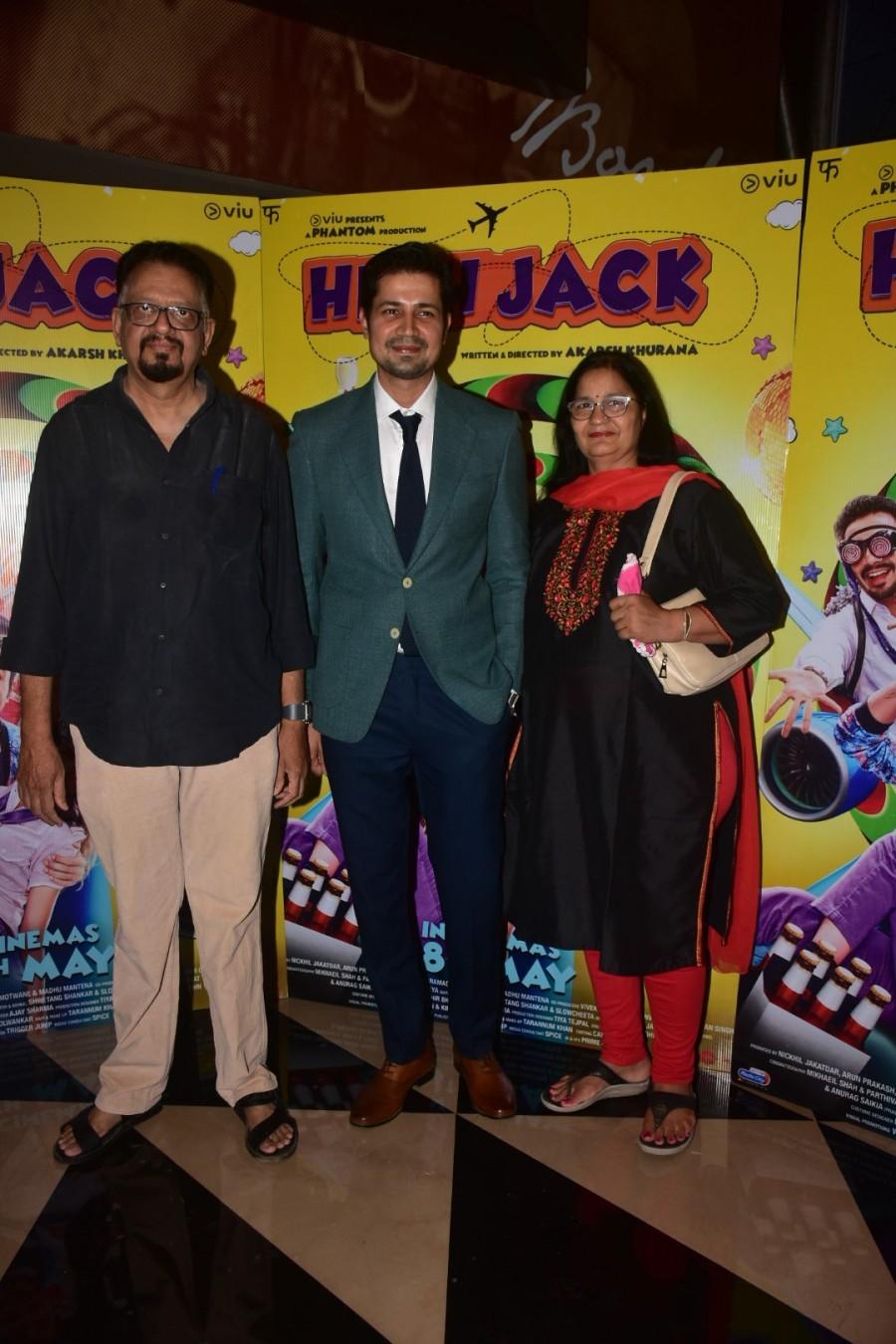 Sumeet Vyas gestures for the cameras on his arrival at High Jack special screening. High Jack special screening,High Jack,Vicky Kaushal,Sumeet Vyas,Siddhanth Kapoor,High Jack special screening pics,High Jack special screening images,High Jack special screening stills,High Jack special screening pictures