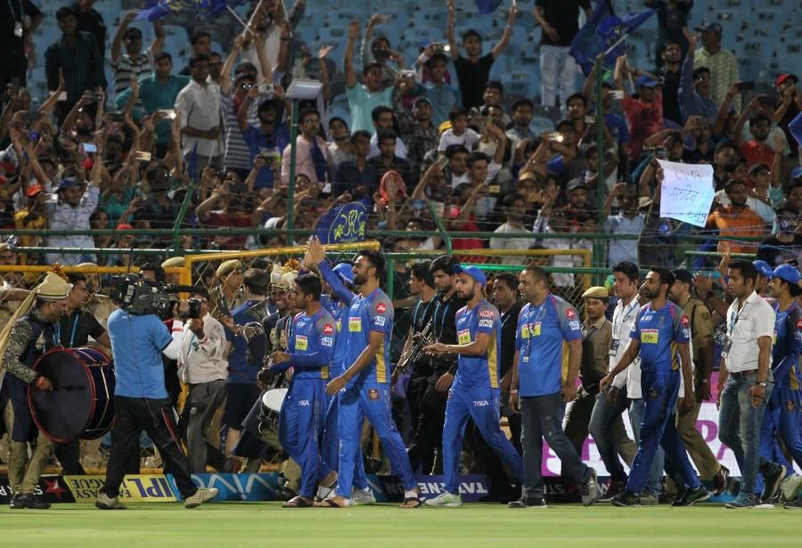 Brief Scores: Rajasthan Royals 164/5 (Rahul Tripathi 80 not out, Ajinkya Rahane 33, Heinrich Klassen 32; Umesh Yadav 3/25) beat Royal Challengers Bangalore 134 (AB de Villiers 53, Parthiv Patel 33; Shreyas Gopal 4/16, Ben Laughlin 2/15) by 30 runs. Rajastan beat Bangalore,Rajasthan Royals,Royal Challengers Bangalore,Indian Premier League,Indian Premier League 2018,IPL 2018,IPL 2018 pics,Virat Kohli