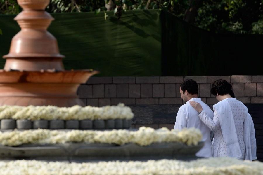 Congress President Rahul Gandhi and Smt Priyanka Gandhi Vadra pay their respects to their father, the former Prime Minister Shri Rajiv Gandhi on his death anniversary. Rahul Gandhi,Congress President Rahul Gandhi,President Rahul Gandhi,Priyanka Gandhi Vadra,Rajiv Gandhi,Rajiv Gandhi death anniversary,Rajiv Gandhi anniversary