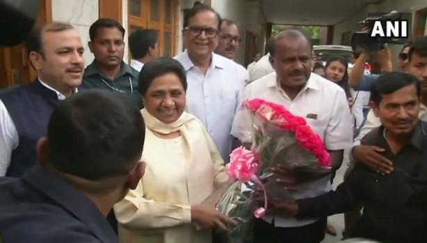 Karnataka CM designate HD Kumaraswamy met Bahujan Samaj Party (BSP) chief Mayawati here and discussed plans of putting in place a Congress and JD-S coalition government. The JD-S contested the Karnataka election in a pre-poll alliance with the BSP and later had a post-poll tie-up with the Congress. JD-S General Secretary and Spokesperson Danish Ali said Kumaraswamy and Congress leaders discussed 