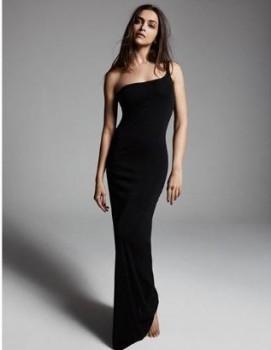 Deepika Padukone was seen setting the red carpet on fire at MET Gala and Cannes leaving fashion police raving across boundaries.  Recently, Deepika Padukone grabbed eyeballs with her dazzling appearance at the MET Gala as she dressed in a red gown. Further, the actress made heads turn with her stunning appearances at the Cannes red carpet. Deepika Padukone has been creating a splash with her stunning magazine covers. After mesmerizing the audience with her Filmfare Middle East cover, Deepika Padukone bowled us over with her sexy avatar on the TINGS London cover.  The actress made everyone proud by emerging as the only actress to feature in TIME's 100 influential list this year. She was also chosen amongst the top 4 people to raise a toast at TIMe gala. Deepika Padukone who pleased the fashion police across the globe with her MET Gala and Cannes appearance has been garnering praises by international institutions like Hollywood Reporter, Vanity Fair, Variety, Paris Match, amongst others. Hollywood reporter praised the actress saying, 