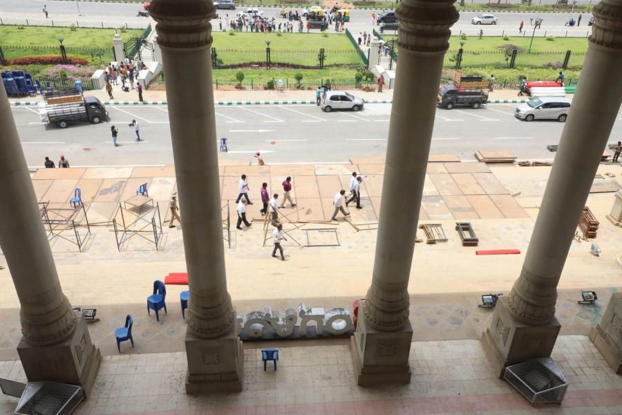 He occupied the CM office for 20 months till October 9, 2007, during his earlier stint. Kumaraswamy,hd kumaraswamy,Kumaraswamy swearing in ceremony,Kumaraswamy swearing in ceremony pics,Kumaraswamy swearing in ceremony images,Vidhan Soudha