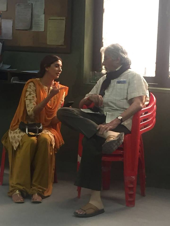 Amitabh Bachchan is seen sitting next to his daughter, who is seen wearing a yellow salwaar kameez. Amitabh Bachchan,Amitabh Bachchan daughter,Amitabh Bachchan twitter followers,Shweta Bachchan-Nanda,Shweta Bachchan,Amitabh Bachchan with daughter,Amitabh Bachchan pics,Amitabh Bachchan images
