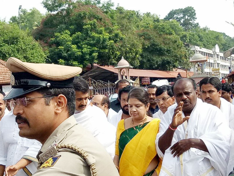 Kumaraswamy visits Karnataka temples ahead of swearing-in. Kumaraswamy,hd kumaraswamy,Kumaraswamy at Dharmasthala,Kumaraswamy swearing-in,hd kumaraswamy swearing-in ceremony,Kumaraswamy seeks blessings