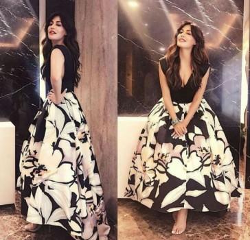 Actress turned producer Chitrangda Singh has time and again impressed us with her style and choice of clothing. Yet again the actress set the mercury rising with her ultra hot avatar. At a recent event, Chitrangda Singh grabbed eyeballs in a Kanika Jain Singh creation. Dressed in a black top and floral printed skirt, the actress made a stunning appearance. With minimal makeup and wavy open hair, Chitrangda Singh stole the show with her alluring beauty. It was a black color dress with a plain top and floral printed skirt. With minimal makeup and the perfect pouty lips, the actress made the dress look stunning on her. Her open hair added up to the look and made her look flawless.