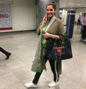 Indian tennis player Sania Mirza and former Pakistan cricket captain Shoaib Malik are set to become parents. Sania Mirza is pregnant and will tentatively deliver the baby in ​the month of ​October 2018. Sania ​posted her pregnancy announcement ​on Instagram​ with a picture and caption saying #babymirzamalik. 