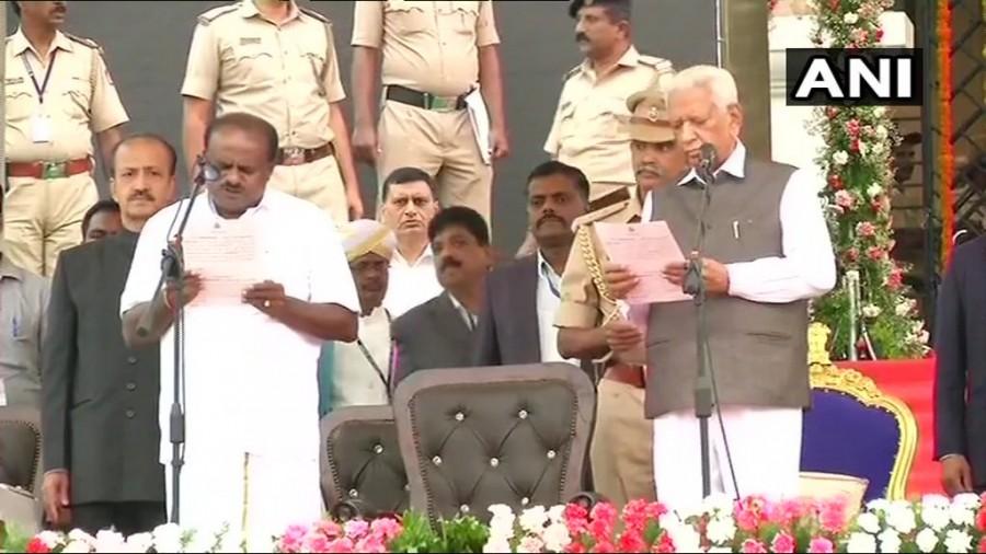 H.D. Kumaraswamy was on Wednesday sworn in as the Chief Minister of a Janata Dal-Secular-Congress coalition government in Karnataka. Governor Vajubhai Vala administered the oath of office to Kumaraswamy, the state's 25th Chief Minister, at 4.30 p.m. on the grand steps of the state Secretariat in the presence of national and regional leaders from across the country. Among the prominent political leaders present on the huge dais were UPA Chairperson Sonia Gandhi, Congress President Rahul Gandhi, BSP supremo Mayawati, Samajwadi Party President Akhilesh Yadav, expelled Janata Dal-United President Sharad Yadav and Communist Party of India-Marxist General Secretary Sitaram Yechury. Chief Ministers Mamata Bannerjee (West Bengal), N. Chandrababu Naidu (Andhra Pradesh) and Pinarayi Vijayan (Kerala) were also present at the 10-minute swearing-in ceremony. Thousands of JD-S and Congress cadres and supporters from across the state, especially the Mysuru region thronged the venue braving the rain. Kumaraswamy swearing-in,hd kumaraswamy swearing-in ceremony,Kumaraswamy,HD Kumaraswamy,sonia gandhi,Rahul Gandhi,Mamata Banerjee,Pinarayi Vijayan,Chandrababu Naidu,Arvind Kejriwal
