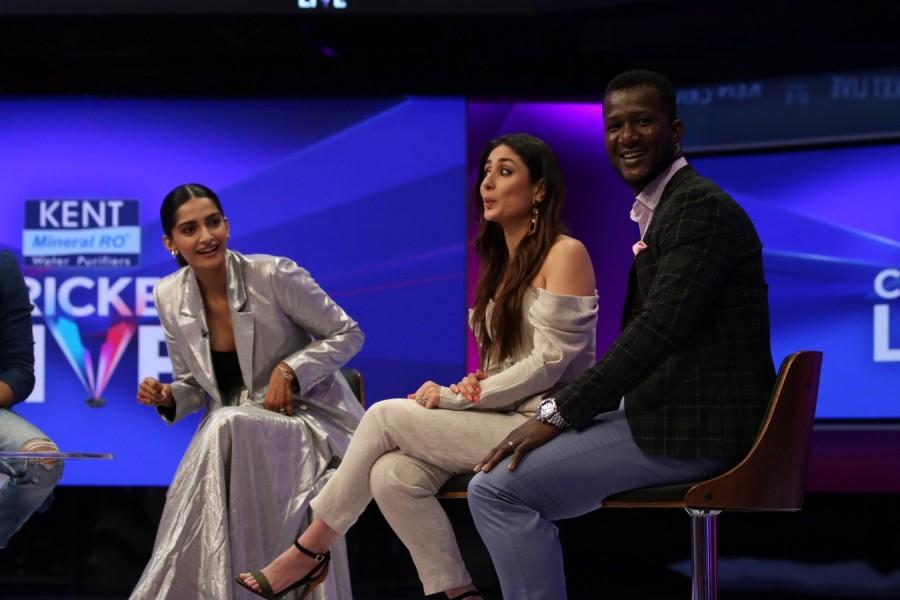 Sonam Kapoor, Kareena Kapoor Khan and Darren Sammy at Kent Cricket Live on Star Sports Network. Kareena Kapoor Khan,Sonam Kapoor,Swara Bhaskar,Shikha Talsania,Kent Cricket Live,Brett Lee,Darren Sammy,Veere Di Wedding,veere di wedding actress