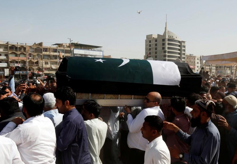 Relatives and neighbours carry the coffin, wrapped in national flag, containing the body of Sabika Aziz Sheikh, a Pakistani exchange student, who was killed with others when a gunman attacked Santa Fe High School in Santa Fe, Texas, U.S., during her funeral in Karachi, Pakistan May 23, 2018. Funeral for Pakistani student,Pakistani student,Texas school shooting,Texas shooting,texas shooting incident,Texas shooting 26 killed,South Texas shooting