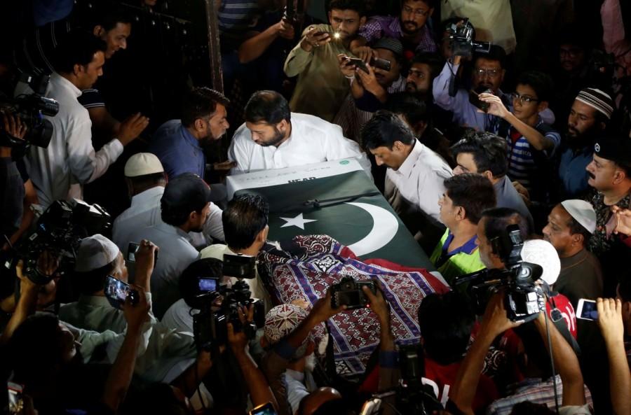 Relatives carry the casket, wrapped in national flag and shawl, locally known as Ajrak, containing the body of Sabika Aziz Sheikh, a Pakistani exchange student, who was killed with others when a gunman attacked Santa Fe High School in Santa Fe, Texas, U.S., outside her residence in Karachi, Pakistan May 23, 2018. Funeral for Pakistani student,Pakistani student,Texas school shooting,Texas shooting,texas shooting incident,Texas shooting 26 killed,South Texas shooting