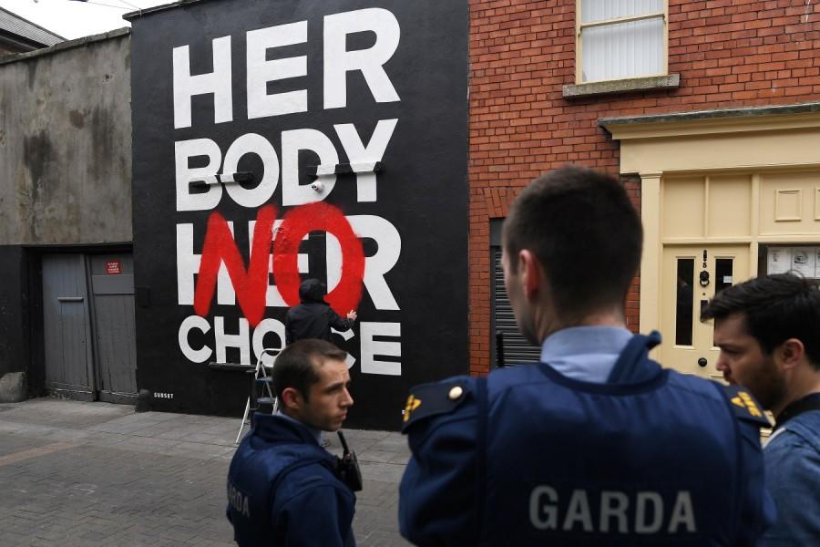 Police are seen at a new Pro-Choice mural by a graffiti artist collective called 'Subset' ahead of a 25th May referendum on abortion law, in Dublin, Ireland May 22, 2018. Abortion referendum,Pro-Choice mural,abortion law,Ireland