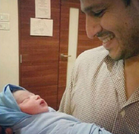Vivek Oberoi Poses With His Newborn Baby Girl Vivek Oberoi Poses With His Newborn Baby Girl,Vivek Oberoi With His Newborn Baby Girl,Vivek Oberoi baby girl,Vivek Oberoi with his baby girl,Vivek Oberoi's baby girl pics,actor Vivek Oberoi,Vivek Oberoi pics,Vivek Oberoi latest pics