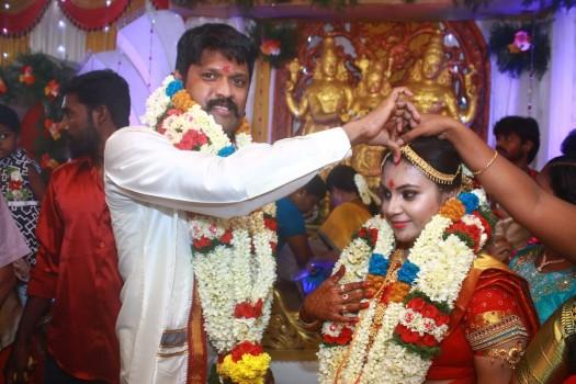 South Indian actor Soundararaja tied the knot with long-time girlfriend Tamanna as per Hindu customs in Madurai. The marriage of Soundararaja-Tamanna was a private affair and it was attended by the couple family members and close friends. Soundararaja acted in Varuthapadaatha Vaalibar Sangam,Jigardhanda,Ennaku Veru Engum Kizhaigal Kidayadhu, Thangaratham, Dharmadurai, Oru Kanavu Pola and Thiruttu Payaley 2. Soundararaja also has a handful of Tamil projects in his kitty, including Silukuvaarpatti Singam, Eeduley and Kadaikutty Singam. At this juncture, IBTimes conveys our hearty wishes to the newly wed couple.