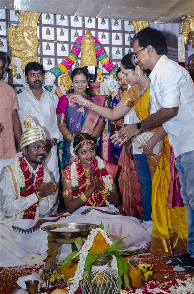 AR Murugadoss at Rajkumar Periasamy and Jaswini wedding. Rangoon director Rajkumar Periasamy,Rajkumar Periasamy,Rajkumar Periasamy wedding,Rajkumar Periasamy wedding pics,Rajkumar Periasamy wedding images,Rajkumar Periasamy wedding stills,Rajkumar Periasamy weds Jaswini