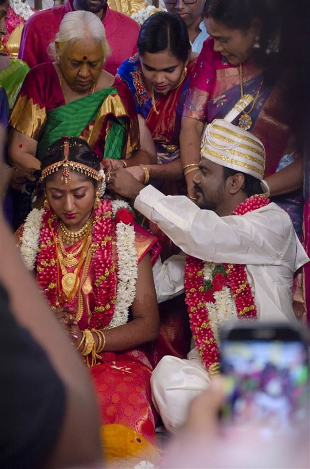 Rangoon director Rajkumar Periasamy-Jaswini wedding pictures. Rangoon director Rajkumar Periasamy,Rajkumar Periasamy,Rajkumar Periasamy wedding,Rajkumar Periasamy wedding pics,Rajkumar Periasamy wedding images,Rajkumar Periasamy wedding stills,Rajkumar Periasamy weds Jaswini