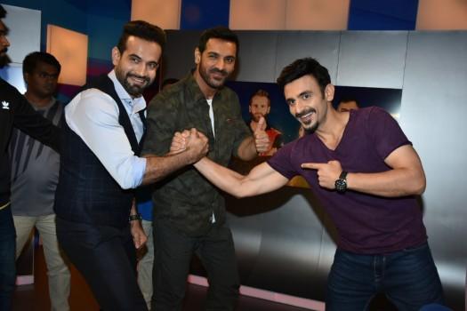 Kent Cricket Live made way for John Abraham, as the Bollywood Superstar brought some love for Chennai Super Kings and their skipper (Mahi) M.S Dhoni to the pre-show of today's VIVO IPL clash between – Chennai Super Kings and Sunrisers Hyderabad. The segment was aired exclusively on the Star Sports Network on 22nd of MAY 2018 at 5.p.m. The Bollywood Hearthrob expressed his love for motorcycles and his thriving friendship with skipper Mahendra Singh Dhoni. Fans also got an exclusive sneak peek into John’s upcoming movie Parmanu: The story of Pokhran – highlighting the defining nuclear tests in 1998 that made India a global superpower.