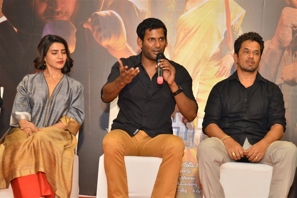 Samantha, Vishal and Arjun at Abhimanyudu press meet. Vishal,Arjun,Samantha,PS Mithran,Ramana,Hari Gujjalapudi,Abhimanyudu press meet,Abhimanyudu press meet pics,Abhimanyudu press meet images,Abhimanyudu press meet stills,Abhimanyudu press meet photos